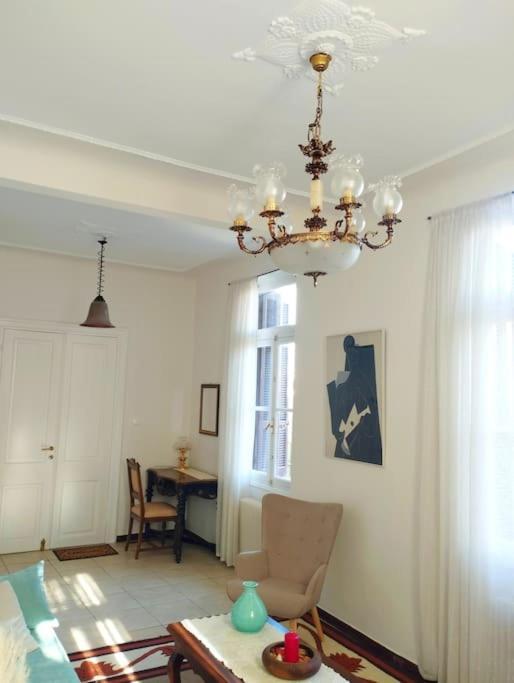 Calliope'S Neoclassical Home In The Heart Of Plaka 아테네 외부 사진