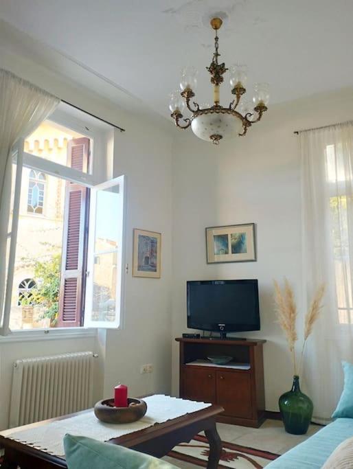 Calliope'S Neoclassical Home In The Heart Of Plaka 아테네 외부 사진