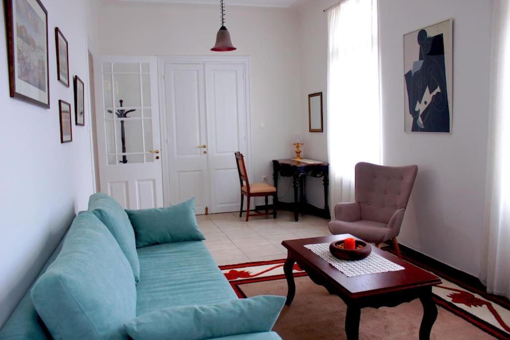 Calliope'S Neoclassical Home In The Heart Of Plaka 아테네 외부 사진